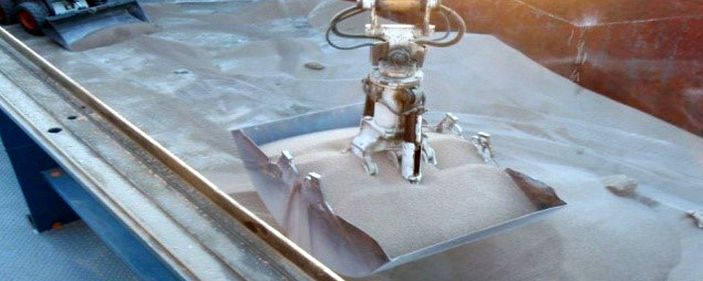 Ömlesztett áru kirakodása