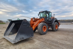 Hitachi homlokrakodó