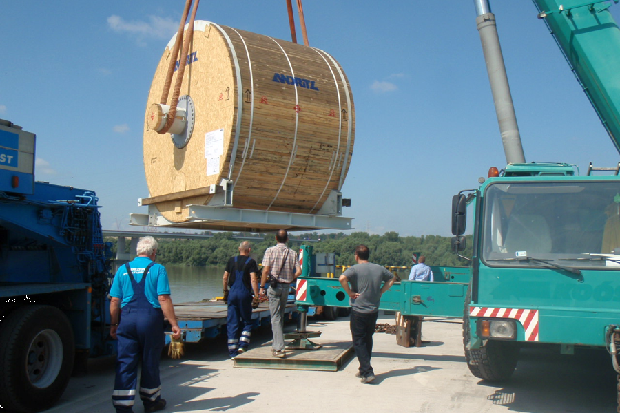 Túlméretes gépek rakodása