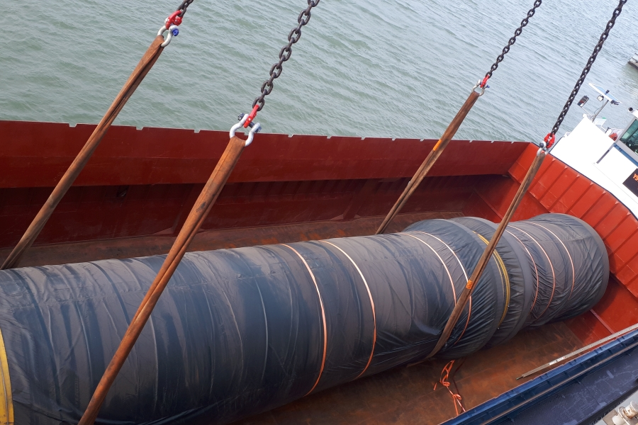 Túlméretes áru már a hajóban