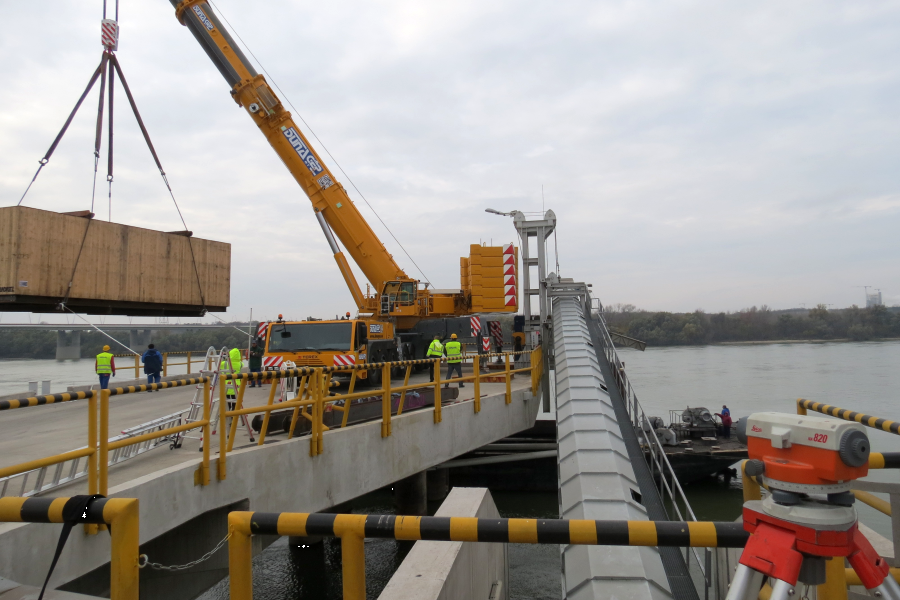 Túlméretes gépek rakodása